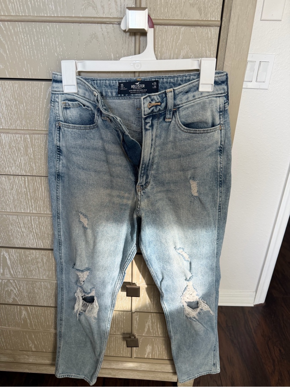 Hollister Women’s High-Rise Light Wash Distressed Jeans